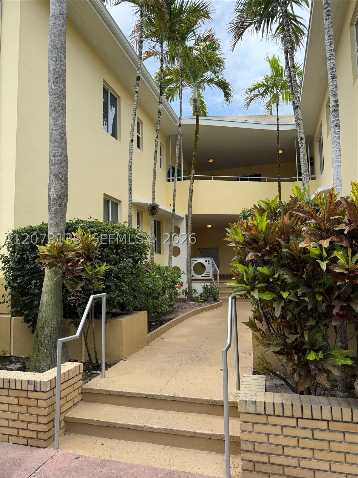 2880 Pine Tree Dr 3, Miami Beach, Florida 33140 — photo 2