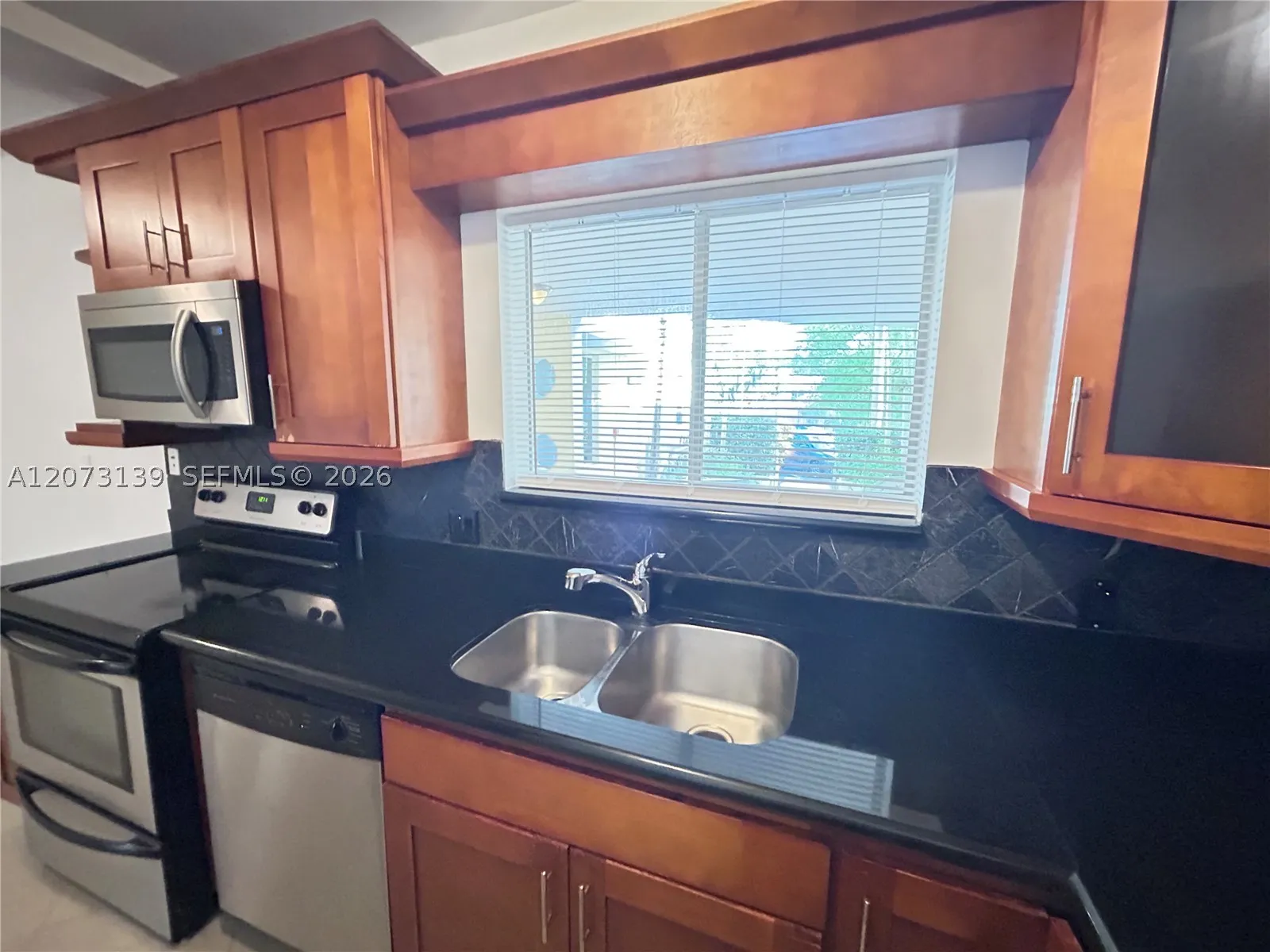 2880 Pine Tree Dr 3, Miami Beach, Florida 33140 — photo 5