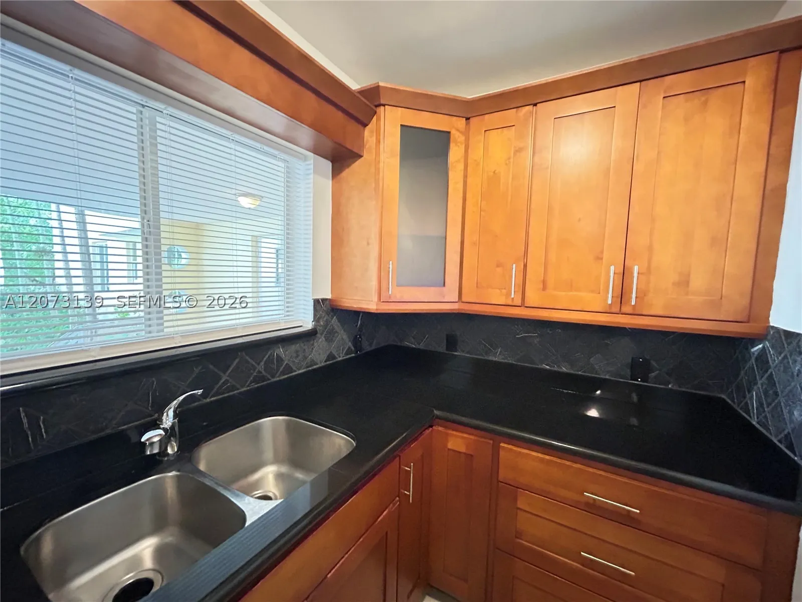 2880 Pine Tree Dr 3, Miami Beach, Florida 33140 — photo 6